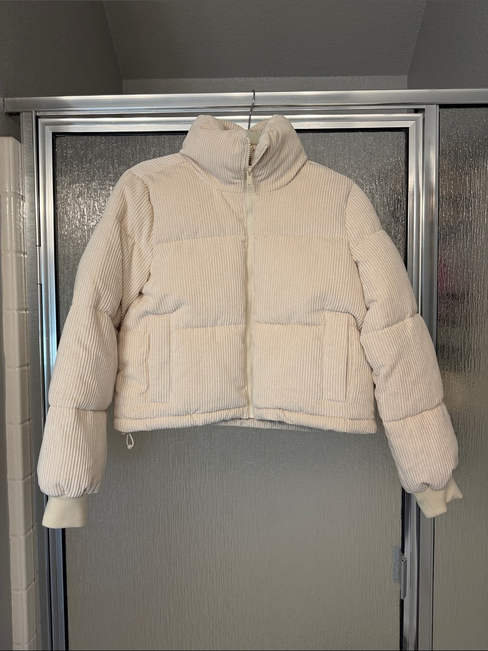 Hollister Cropped Corduroy Puffer Jacket - Cream